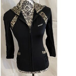 Bebe Bebe Sport Leopard Black Funnel Jacket SMALL Activewear Leopard Lined Hood